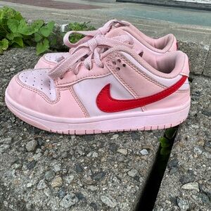 Nike dunk low triple pink